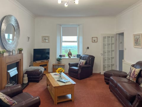 Living Room | Muirston Farmhouse - Farmhouse Holidays, Cumnock