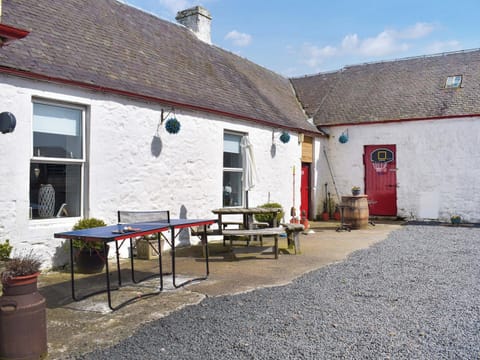 Exterior | Muirston Farmhouse - Farmhouse Holidays, Cumnock