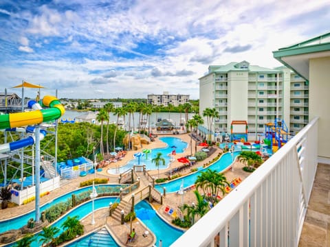 4 FREE WATERPARK PASSES included for each day of your stay!


