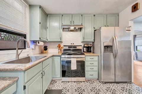 Coastal-Inspired, Fully Stocked Kitchen: Just bring the ingredients, and your appetite!