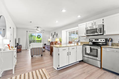 Open floor plan kitchen, dining and living area