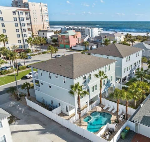 1 block to the beach!