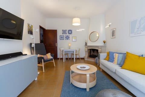 Living Room (Apt. B) - Casa dos Jacintos