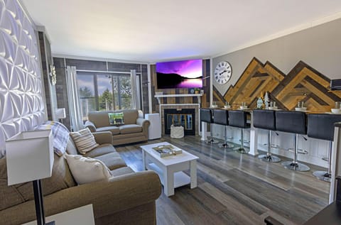 Welcome home to Silver Creek 5109, a modern and cozy one-bedroom property that's ready to host you for your stay at Snowshoe!