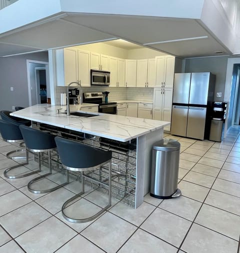 Fully Stocked Kitchen with Double Ovens (2)