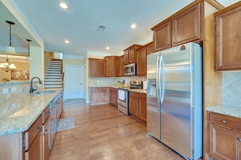Kitchen | Dishwasher | Coffee Maker | Expansive Counters