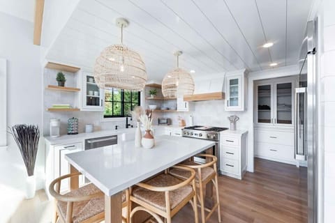 4 can sit at the kitchen island.