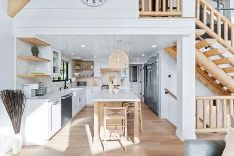 4 can sit at the kitchen island.