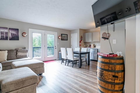 1450 N Willis Dr Unit 3-large-008-007-DSC3996-1499x1000-72dpi