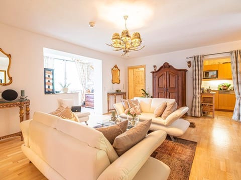 "Emperor Franz Josef I" Luxury Panorama Lodge | #20 - The Schiller Apartment in Bad Hofgastein