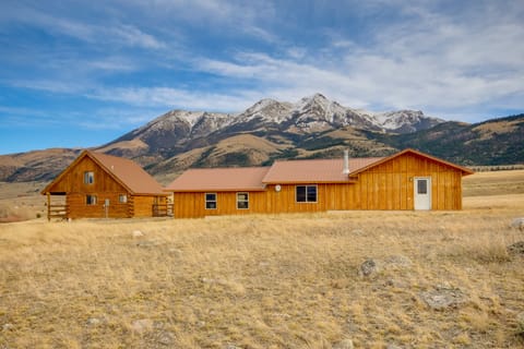 Pray Vacation Rental | 2BR | 2BA | 1,600 Sq Ft | Steps Required