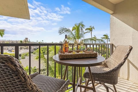 Cheers to your Maui memories!