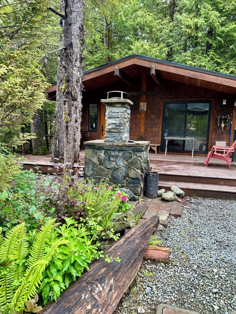 Sweet Twin Tree Cabin!