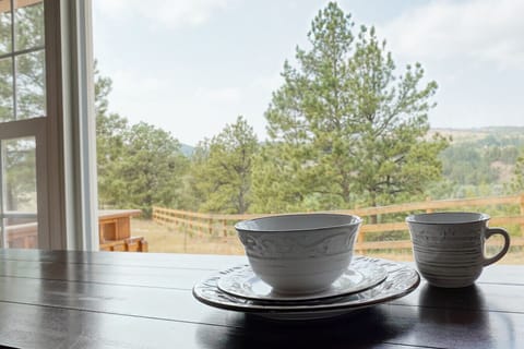 Enjoy your meals w/ a stunning view.