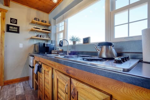 Stay in and cook or enjoy dining just a few minutes away.