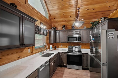 bearly-in-the-mountains-21