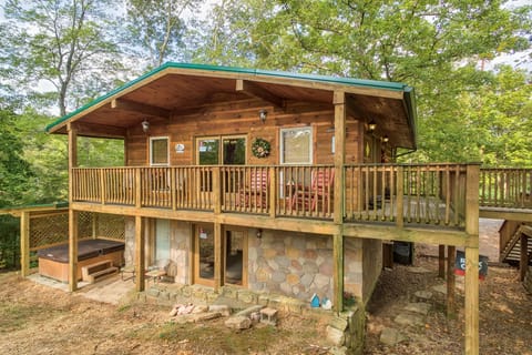Bird's Eye View, a 2-bedroom cabin rental located in Gatlinburg