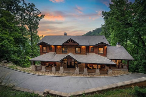 Front of Black Bears & Biscuits Lodge