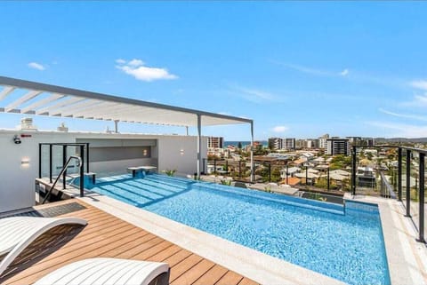 Rooftop (shared) pool