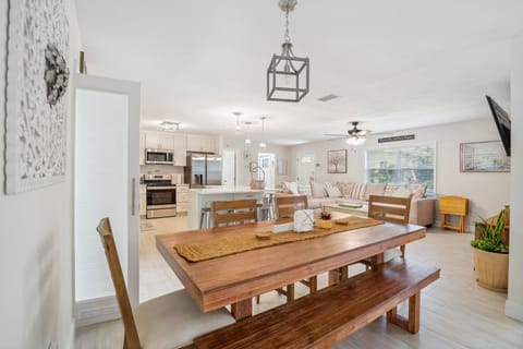 Dining Area | Dishware/Flatware Provided