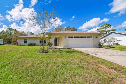 Exterior | Garage (1 Vehicle) | Driveway (4 Vehicles) | RV/Trailer Parking