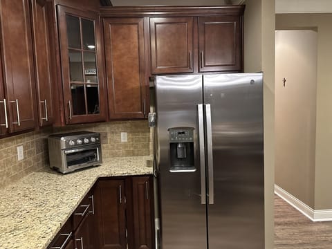 Extra large fridge with ice maker / toaster oven 