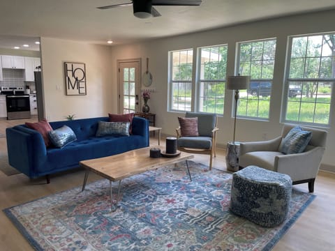 Large spacious, light filled living room, great for lounging with friends
