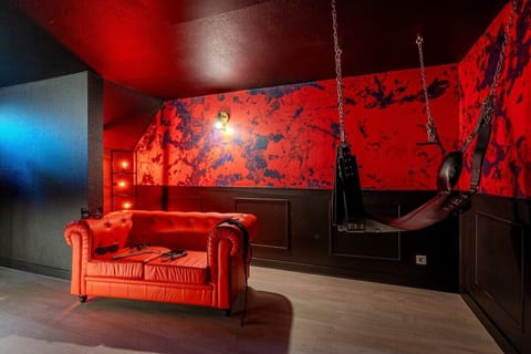 chambre rouge - pleasure of the senses