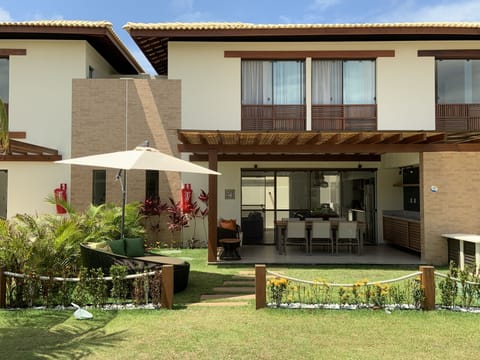 Varanda with a large dining area, 3-seats sofa, double lounge view to the ocean.