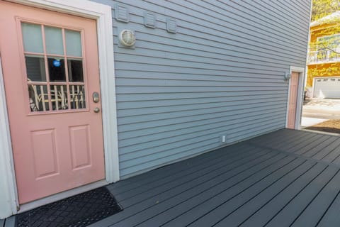 Guest House | Entrance