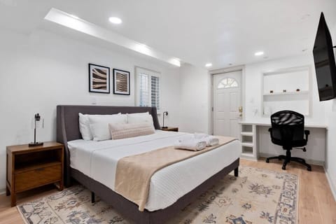 Relax in your expansive bedroom -- sink into a 12 inch king size memory foam mattress. Work station. Smart TV.  Door to backyard for some fresh air.