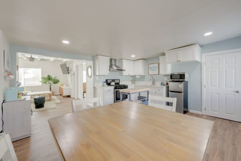 Kitchen | Cooking Basics | Coffee Maker | Trash Bags & Paper Towels Provided