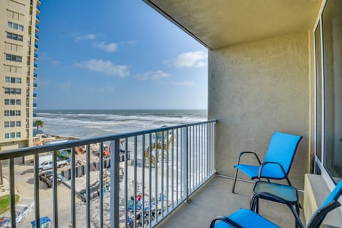 Daytona Beach Vacation Rental | Studio | 1BA | Step-Free Entry | 384 Sq Ft