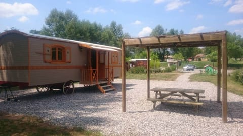 Meriva - Roulotte insolite 2-3 personnes (02)