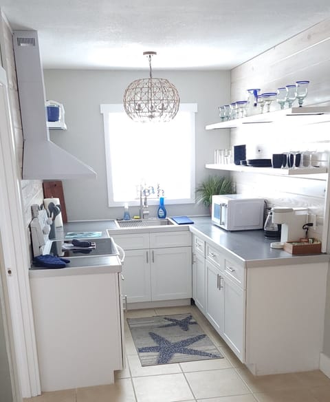 Newly remodeled and fully equipped kitchen (2)