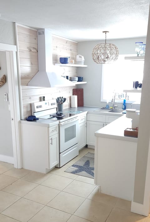 Newly remodeled and fully equipped kitchen (1)