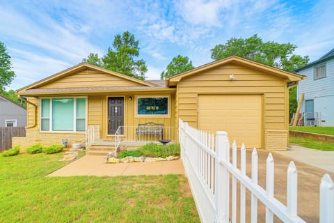 Sand Springs Vacation Rental | 3BR | 2BA | 4 Steps to Enter | 950 Sq Ft