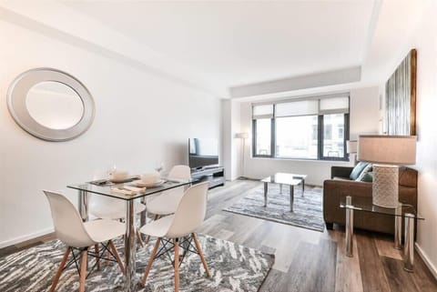 Downtown/South End Boston 1 Bedroom Dining Room