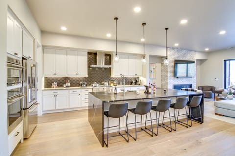 Kitchen | Coffee Maker | DIshwasher