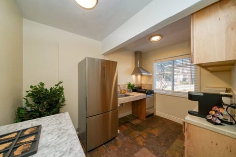 Full kitchen, view from the doorway.