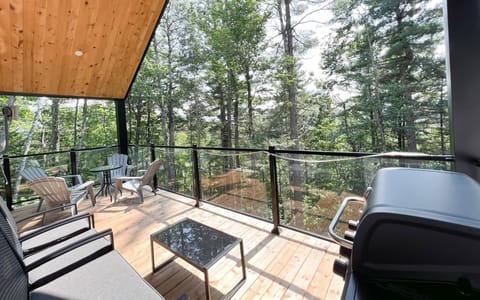 Terrasse extérieur équipé de mobiler extérieur et d'un BBQ tout l'été