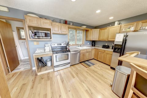 Full Kitchen with Modern Amenities/Appliances