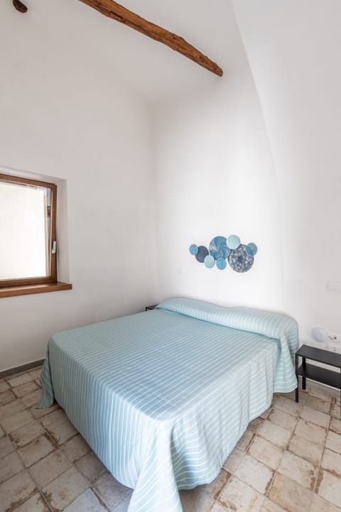 Room with double bed