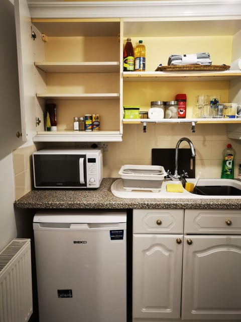 Kitchenette - tea/coffee/condiments/cleaning product/cutlery