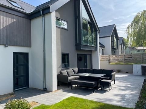 Ty Cyfoes - Luxurious 4 Bedroom - St. Florence (19649)