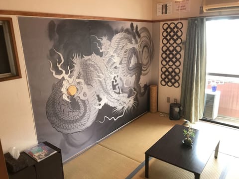 ・[501・Japanese-style room] A room with impressive dragon wallpaper