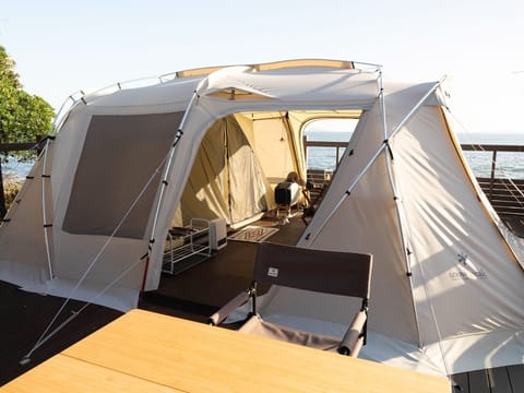 ・[C site] A shelter tent that can serve as a living room and a bedroom in one. Can accommodate a large number of people