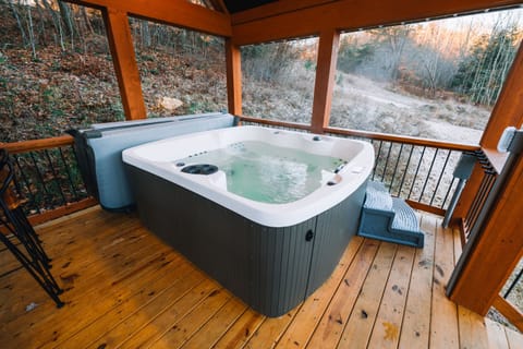 The hot tub and surrounding views! Fully serviced prior to every booking. 