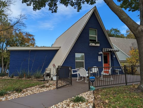Camp Coffee on Lake Texoma - Enjoy this unique, vibrant A-frame lake front home!