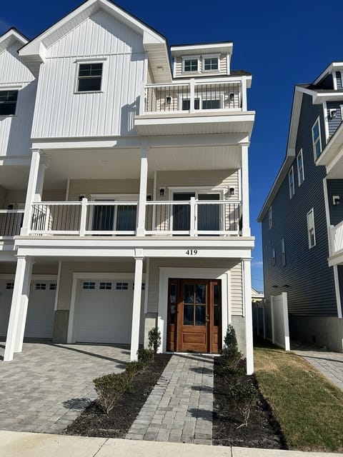 Beautiful 5 Bedroom 3 Floor Townhouse